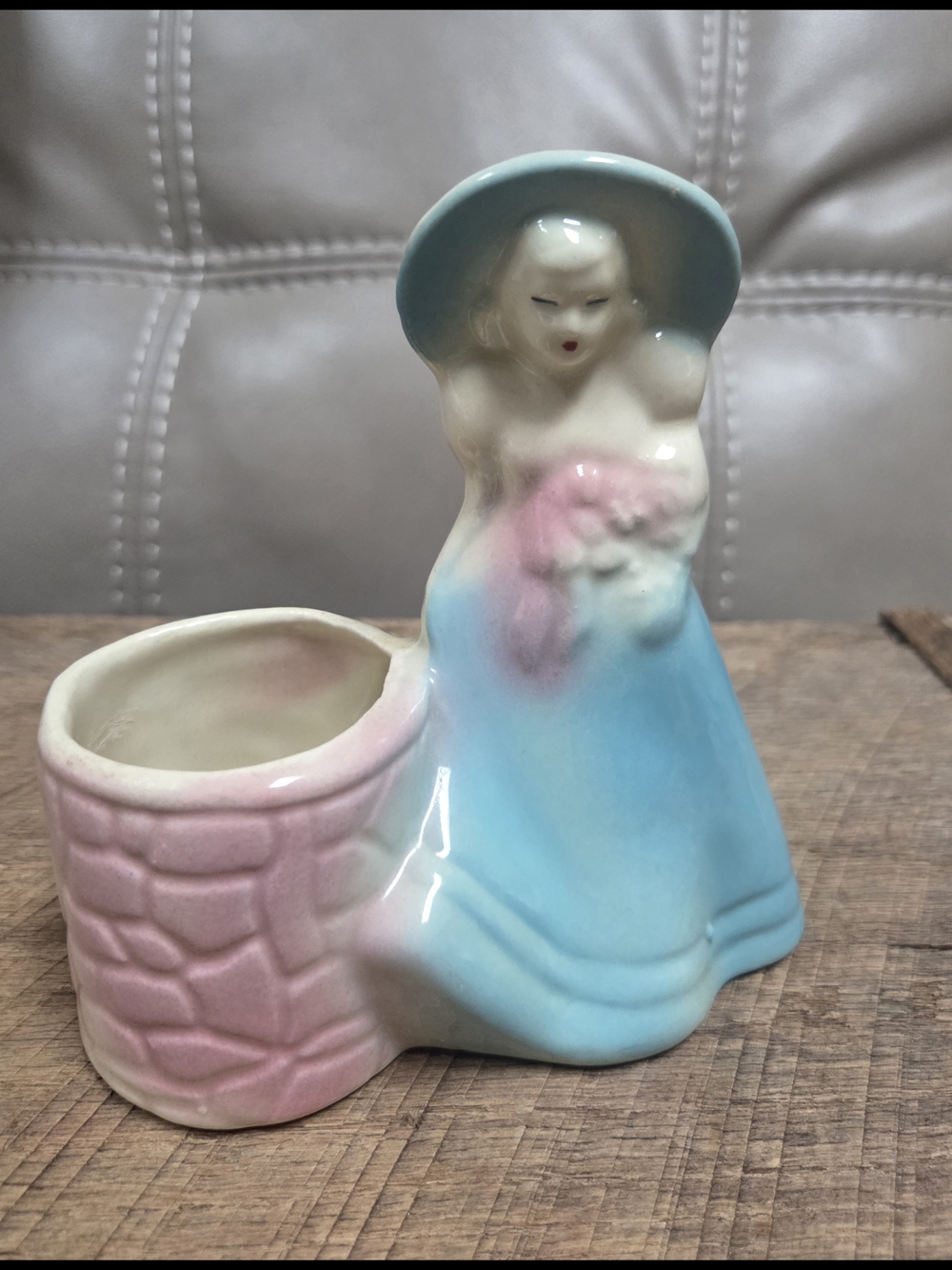 Vintage 1940's Shawnee Pottery of Southern Belle Next to a Wishing Well ~ Bin Q